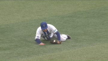 【DeNA】佐野恵太が延長戦でチーム救う好守備　二死満塁でレフト前のライナーを滑り込みながら捕球し勝ち越し許さず