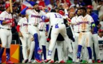 【WBC】ドミニカ共和国のHRセレブレーションが元気爆発　選手全員飛び出す勢いでまるでサヨナラの空気　試合はまだ6回