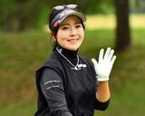 「【ゴルフ】男子ツアー参戦の青木瀬令奈が初日アンダーパーでまわる「4日間予選落ちなく最終日までやりたい」」の画像1