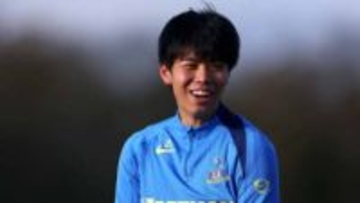 トッテナムからの朗報　公式サイトで高井幸大が“ユニホーム着て初めてプレー”と報告　ケガで長期離脱→復帰に期待高まる