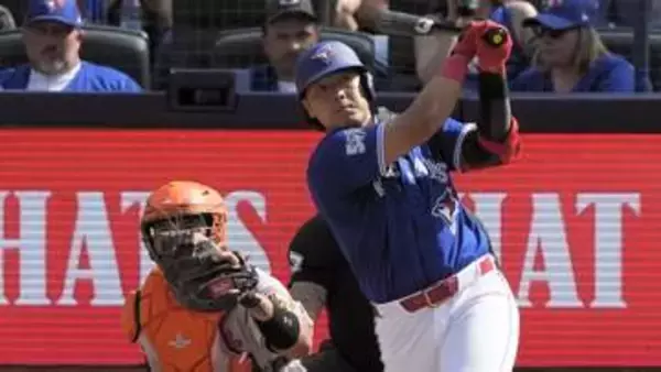 岡本和真が32号で今季日本人単独トップ&新人本塁打記録を更新　3者連続弾を締めくくる確信の一発