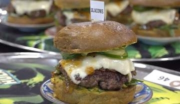 『恵比寿 BLACOWS』高野帯刀シェフ、バーガー部門で世界一に輝く　決勝のバーガーは『HULK（ハルク）』