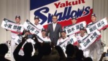 【背番号一覧】ヤクルトルーキーがユニホーム姿お披露目　ドラ1・松下歩叶「長くプロ野球の世界でプレーしたい」