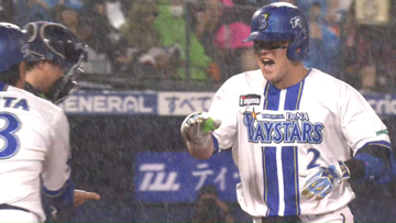 右手首に死球のDeNA牧秀悟　死球の悩みを大先輩の巨人・坂本勇人に相談「よけ方は大事と言ってました」スタメン復帰し早速ホームラン