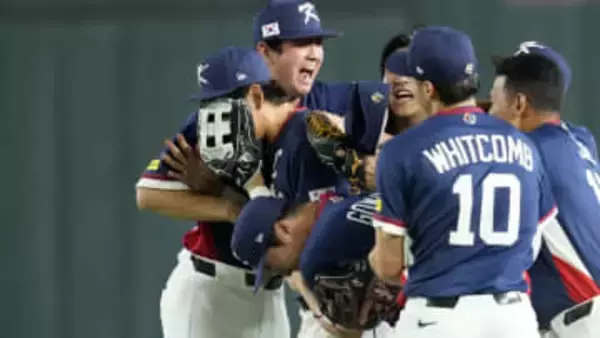 韓国主将イ ジョンフの好プレーがチームをマイアミへ導く　歓喜の輪の中グラブで涙隠す【WBC】