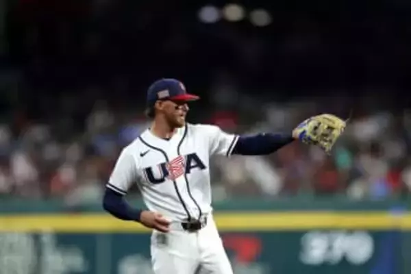 【WBC】米代表ボビー・ウィットJr.が驚愕ファインプレー連発!!　鋭い打球をグラブ先でダイビングキャッチ、上半身だけで1塁送球　花形ショートの超絶美技