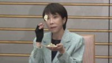 高市首相、茨城名産れんこんの穴をのぞいて「予算の予見可能性も高める」来年度予算審議へ意気込み