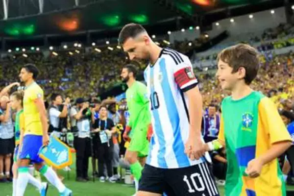 永遠のライバルならではの最大の賛辞!?　元ブラジル代表レジェンド「私はアルゼンチンの優勝を応援するつもりはありませんが」と言いつつメッシを長文で大絶賛　「サッカーを愛する人なら誰でも彼を称賛せずには」