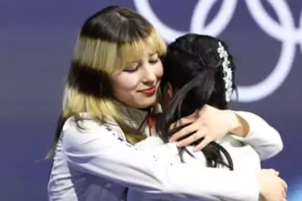 メダル決定直後『中井亜美を“30秒間”抱きしめるアリサ・リウ』オリンピックを彩る感動的なシーン