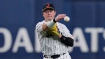 【侍ジャパン】前日守備でミスの牧秀悟が即好プレー　鋭い打球をダイビングキャッチ　“投手を助ける守備”を実現