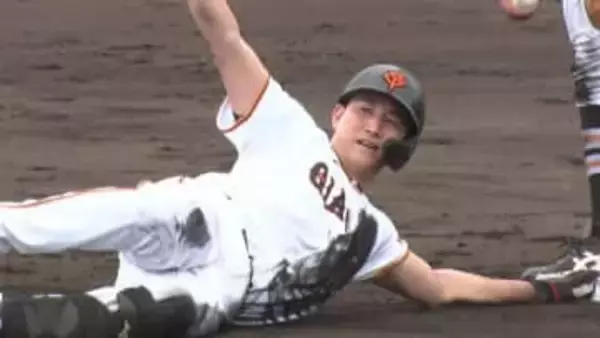 【巨人】小林誠司がダイヤモンド1周半の激走　ユニホームを泥だらけに汚しながら全力プレーで盛り上げる