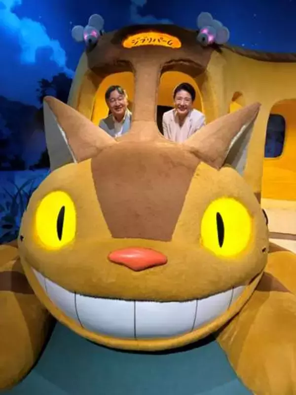 【写真公開】天皇皇后両陛下「ジブリパーク」でのスマホ記念撮影　カオナシやネコバスと　宮内庁