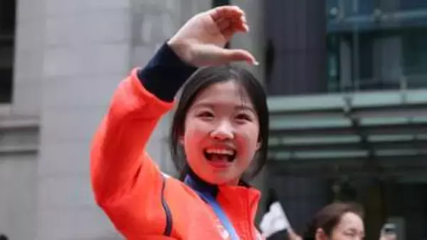 【フィギュア女子】中井亜美が所属先のTOKIOインカラミを訪問　社長らと歓談はじける笑顔 　「今シーズンも精一杯頑張ります！」