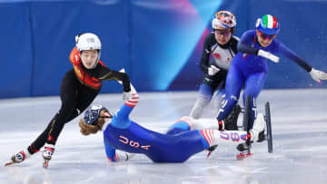 【ショートトラック】金井莉佳 転倒に巻き込まれるも2位で準々決勝進出　中島未莉は予選敗退　＜500m女子＞