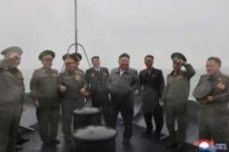 金正恩総書記　新型駆逐艦を視察　来月中旬に海軍に引き渡すよう命令