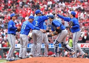 【DeNA】投手陣無失点リレーで今シーズン初3連勝！対広島戦も5連勝に伸ばす