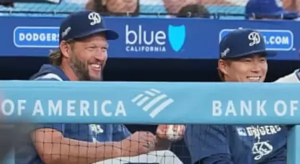 山本由伸とカーショー“史上最高のハグ”　引退のカーショーのはなむけにWS連覇を送った若きエース山本　専属カメラマンが投稿