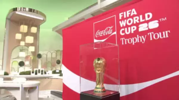 日本テレビ「news zero」のスタジオにW杯のトロフィーが　黄金に輝く栄光　北中米W杯までのこり142日