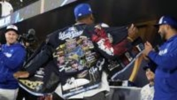 岡本和真「日本にいる時からジャケット着るのかっこいいなと」豪快メジャー初アーチで念願の“バリオ・ジャケット”に袖を通す