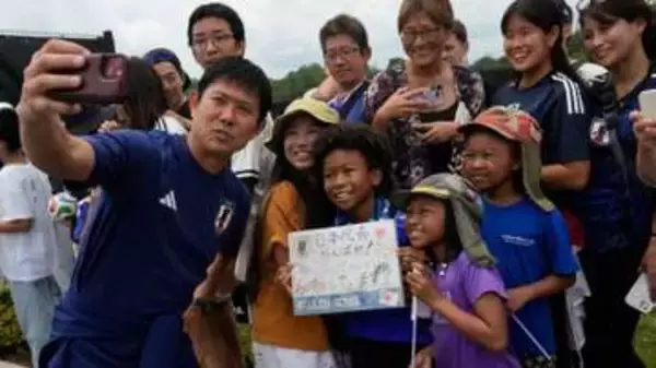 森保監督がサポーターと笑顔で交流　「また皆さんの活力になれるよう頑張る」【サッカーW杯】