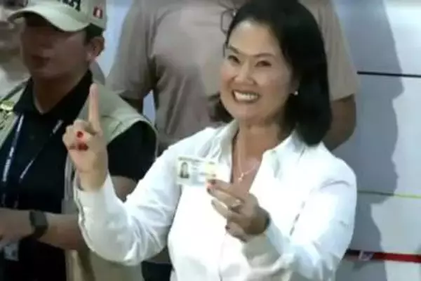 ペルー大統領選　ケイコ・フジモリ氏ら2人が6月の決選投票に