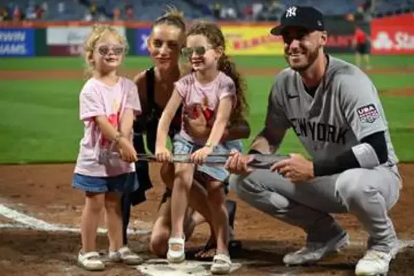 【MLB】球宴MVPはヤンキースのベリンジャー　家族とともにセレモニーで祝福
