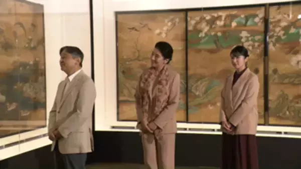 天皇皇后両陛下と愛子さま　大英博物館の日本美術コレクション鑑賞　愛子さま「金箔、銀箔がとても印象的ですね」