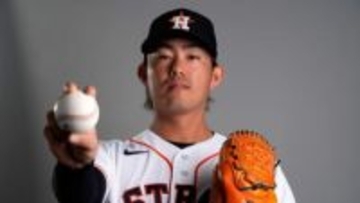 【アストロズ】今井達也がボール片手にキリッ　初の“フォトデー”でポーズ決める　20日はドジャースのフォトデー