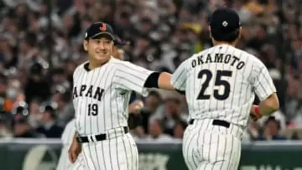 「緊張感がなくて全然打てていない(笑)」侍ジャパン・菅野智之が後輩・岡本和真をいじり返す　試合前の円陣では岡本から“口撃”