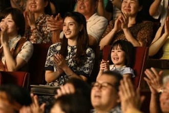 土屋太鳳「口ずさめるほどなじみのある曲」　坂本九さんの妻・柏木由紀子役を演じる