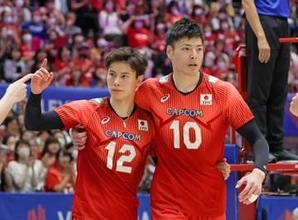 【バレー男子】日本代表の髙橋健太郎が両膝軟骨損傷の修復手術　横になりながらも両手でサムズアップ「人生一度きり！後悔する事のないよう」