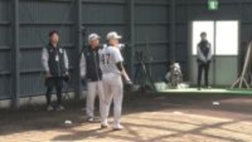 【巨人】森田駿哉のブルペン投球に阿部監督も熱視線　足元などを気にしながらアドバイスも