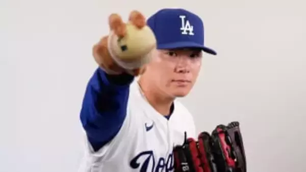 山本由伸がオープン戦初戦となるエンゼルス戦に先発登板　ドジャースのフォトデーではボール片手にニヤリ