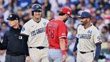 「大谷翔平　全力疾走の内野安打でニヤリ　衝撃9得点ビッグイニングの火付け　古巣エンゼルスの同僚と塁上で談笑も」の画像1