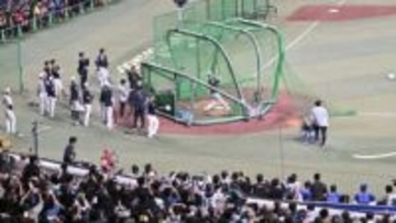 大谷翔平の打撃練習に球場熱狂　“ショータイム”に侍＆中日ナインも熱視線　夢中で動画を撮る選手の姿も