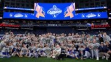 集合写真はMVP山本由伸が最前列　苦しんだベッツも歓喜　ドジャースがワールドシリーズ連覇達成