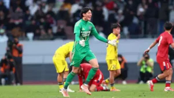 【高校サッカー】鹿島学園GKプムラピーが魂のPKストップ　試合は2点ビハインドで後半へ