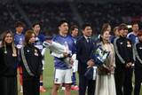 「なでしこジャパンも激励　澤穂希さんの登場にはスタジアムもどよめく　遠藤航「全ての思いを背負って、最後まで戦い抜きたい」」の画像1