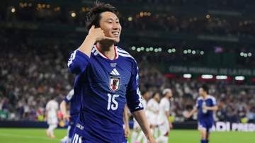 先制点の鎌田大地　“念願”のゴールパフォーマンス披露　電話のポーズか　大一番のチュニジア戦は前半4分に先制