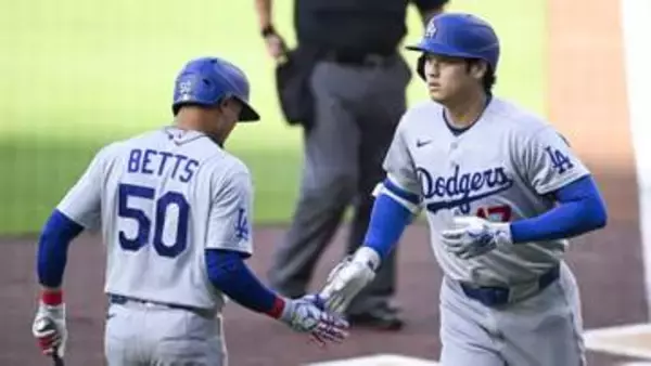 大谷翔平オリジナルのハイタッチ披露　二刀流での先頭弾にベンチは大興奮も大谷は･･･
