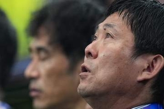 森保一監督が国歌斉唱で感極まる　ハンカチで涙を拭う姿　サッカー日本代表がワールドカップの初戦オランダ戦へ