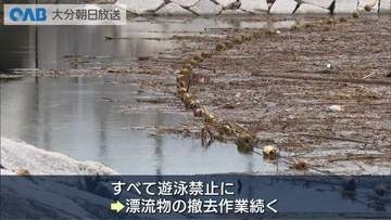 海開きしたばかりなのに…田ノ浦ビーチに大量漂流物　遊泳禁止続く
