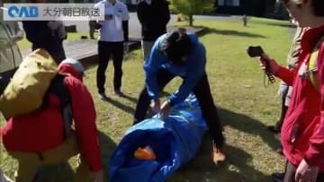 ツアーガイドがけが人や急病人の救急処置法を学ぶ