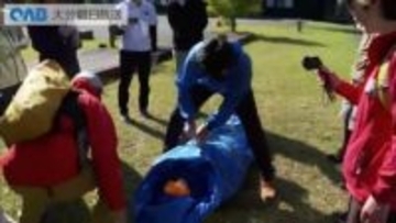 ツアーガイドがけが人や急病人の救急処置法を学ぶ