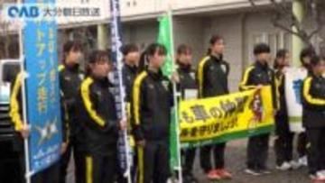 全国優勝の女子サッカー部が“ＤＪポリス”に　通学路で交通安全呼びかけ　柳ヶ浦高校