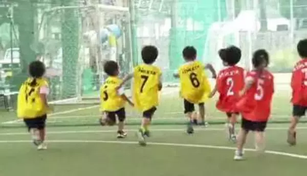 バサジィ大分の選手と園児が交流　フットサルで笑顔あふれる