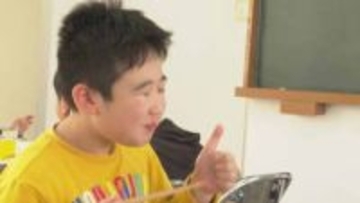 子どもたちがコース料理のマナーを学ぶ　おせちの食材や刺身など８品