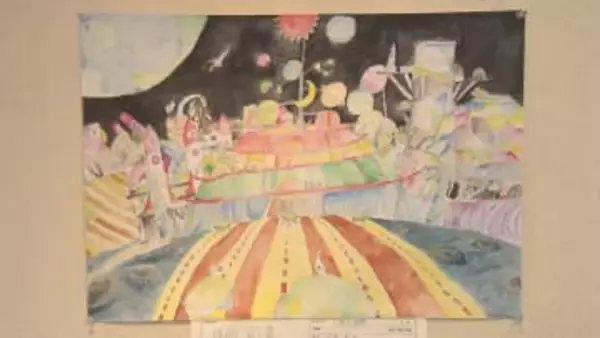 子どもたちが描く「ゆめの空港」　絵画・立体作品141点を展示　大分