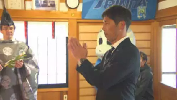 トリニータが八幡竈門神社で必勝祈願　四方田監督のおみくじは「末吉」
