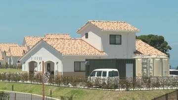 長崎鼻ヴィラリゾートに「南欧風コテージ」完成　平屋建てと2階建て計9棟、樽型サウナも　大分・豊後高田市
